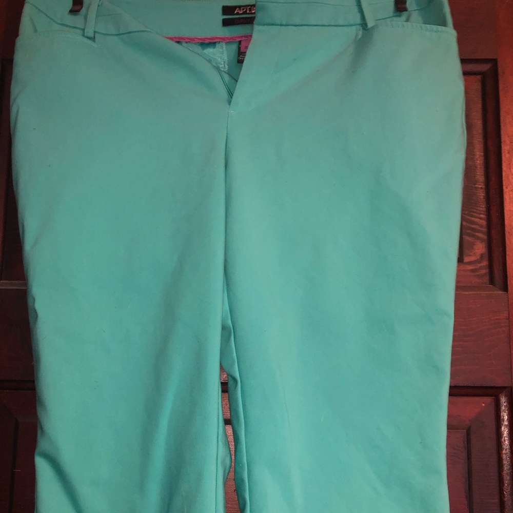 Teal Capri Pant w/ Pockets